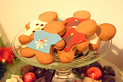 A COCKTAIL CHRISTMAS PARTY